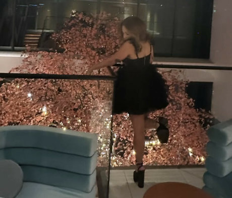 secrétaire blonde onlyfans haute qualité parfait image