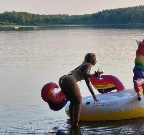 Johanna Juhlin modèle sexy img