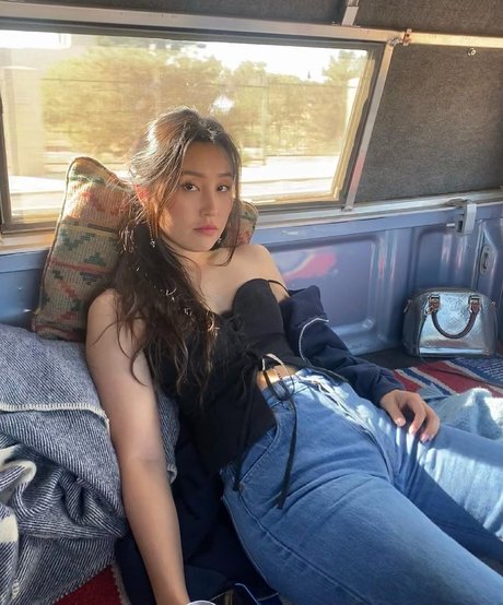 Olivia Sui modèle adulte photos