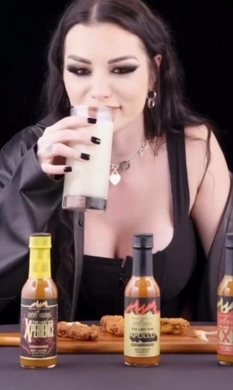 Saraya Bevis star pornographique photos