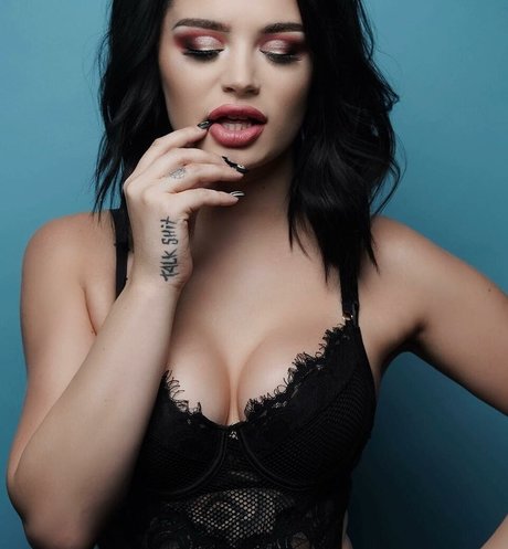 Saraya Bevis meilleure star du porno collection