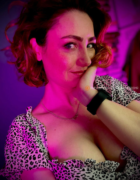 WhisperAudios ASMR modèle magnifique des photos