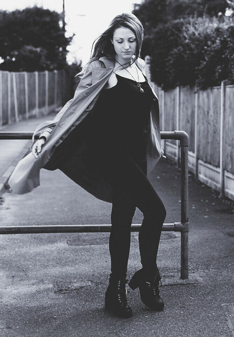 WhisperAudios ASMR jolie actrice des photos