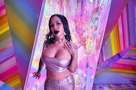 latina épaisse uniquementfans chaud nu image