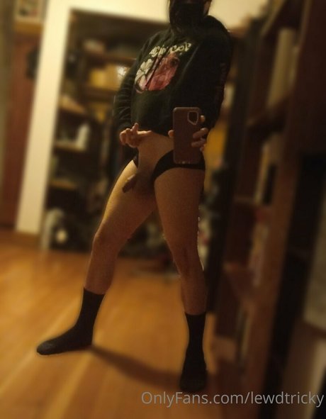 lewdtricky art modèle des photos