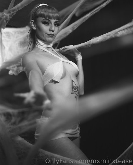 mxminxtease modèle artistique galeries