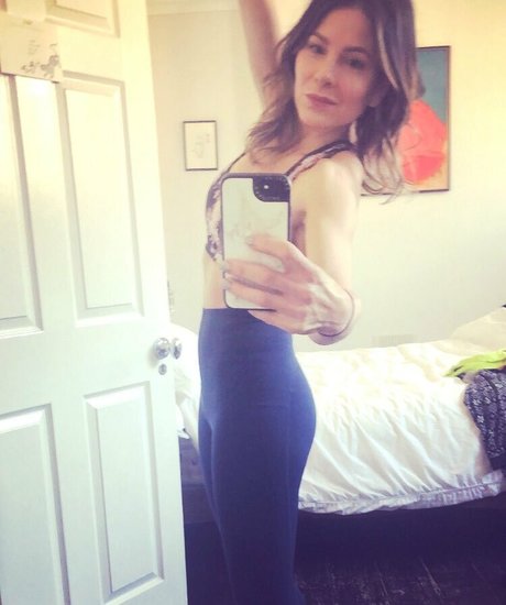 pom-pom girl asiatique onlyfans des nus parfaits img