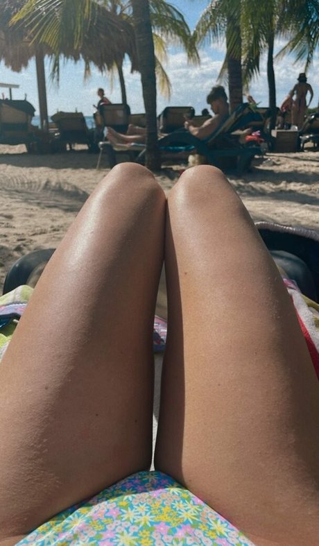 EmilyThankYouNext jolie star du porno galerie