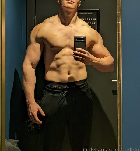 pom-pom girl asiatique onlyfans plutôt sexy collection