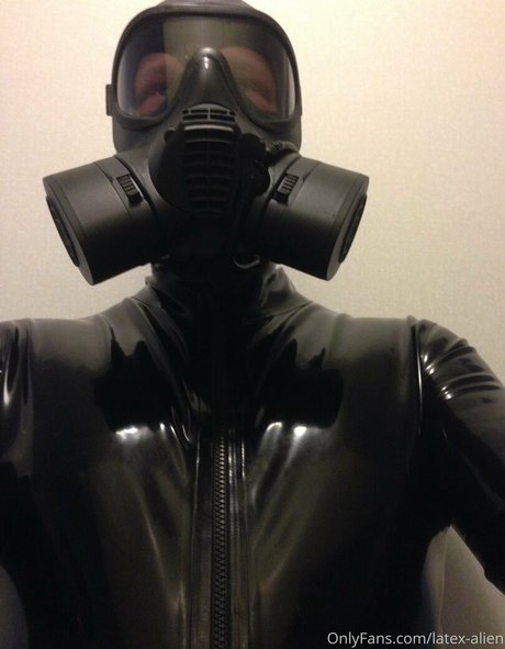 latex alien actrice nue des photos