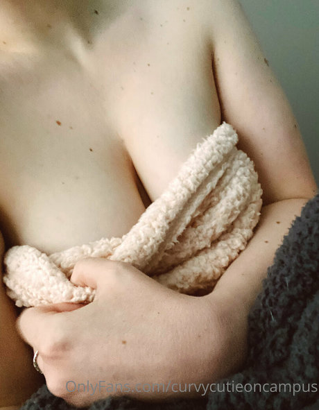 curvycutieoncampus star du porno exclusive photos