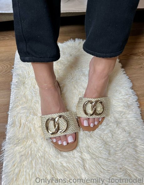 emily footmodel top star image