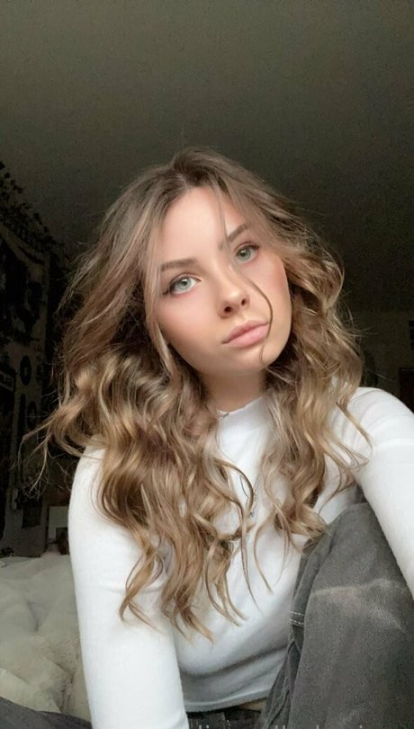 alignedbykarissa modèles nus photo