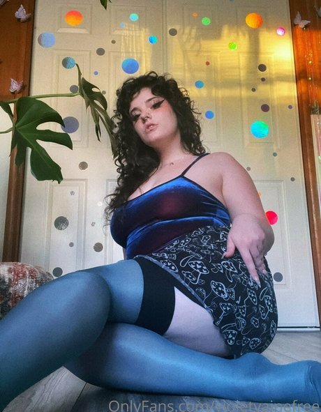 latina solo onlyfans art érotique collection