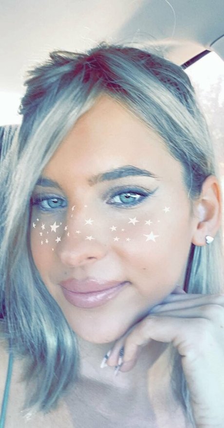 beaux seins onlyfans pornographique adulte img