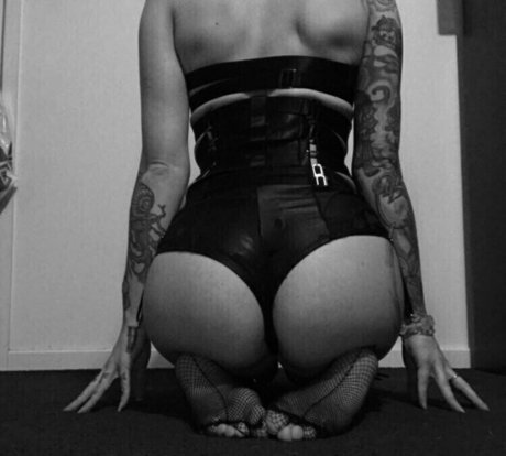 Fetusfromvenus nus de stars du porno images