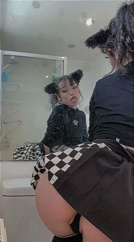 sweet little hunni modèle artistique galeries