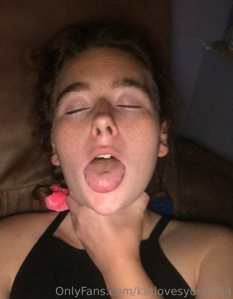 chaton courbé onlyfans haut sexy image