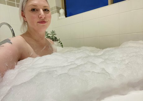 thylasaur actrice chaude image