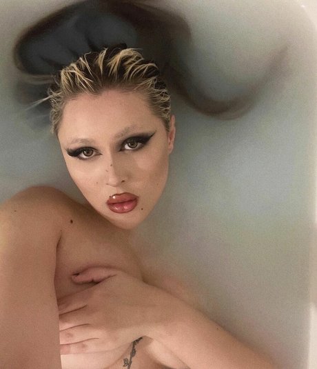 Demonkomplex modèle joli galeries