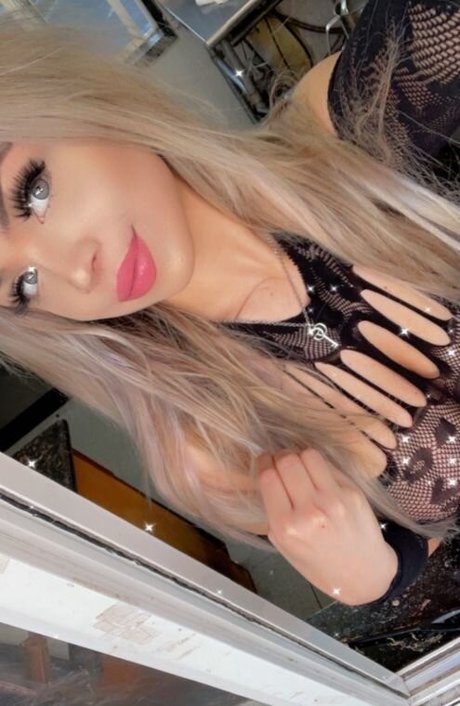 pom-pom girl nue onlyfans haut de gamme photos