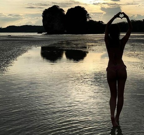 Lara Moreno xxx étoile galeries