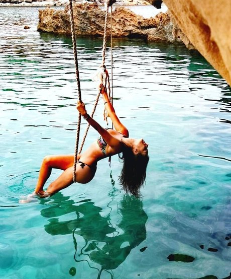 Lara Moreno jolie actrice collection