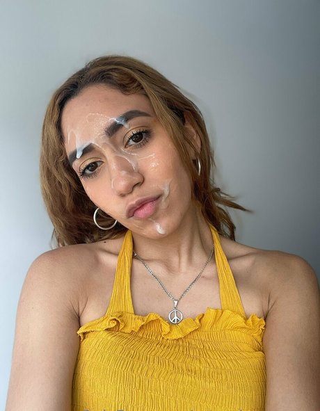 artemiscarmona modèle érotique image