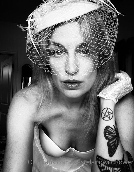 wastelandwildflower actrice sexy images