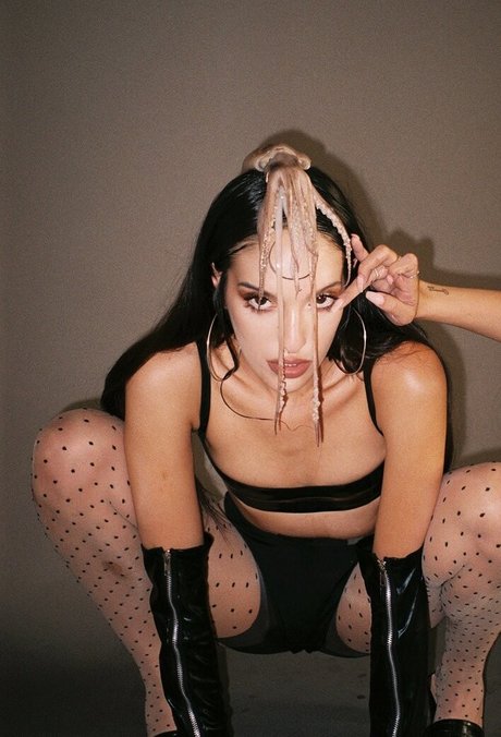 sadsamo beau modèle image