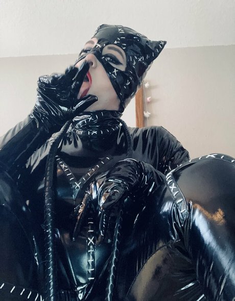 reine de pique onlyfans belle hd des photos