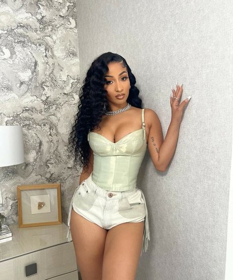Shenseea modèle xxx des photos