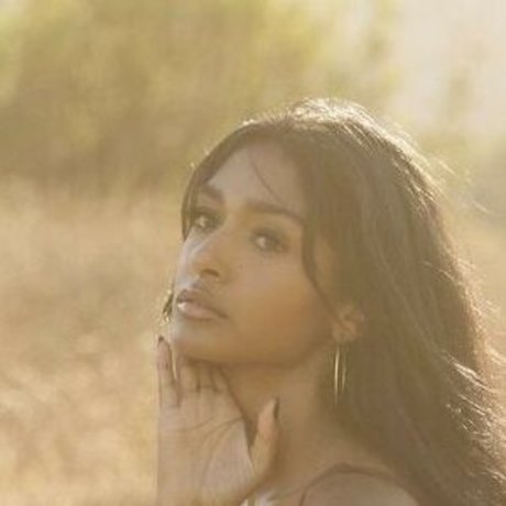 Kaaviya Sambasivam étoile sympa galerie