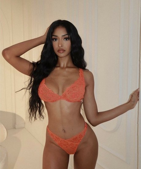 Kaaviya Sambasivam étoile érotique galerie