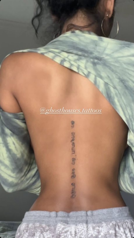 Kaaviya Sambasivam actrice érotique images