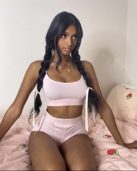 Kaaviya Sambasivam actrice chaude image