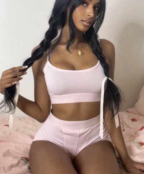 Kaaviya Sambasivam actrice érotique archive