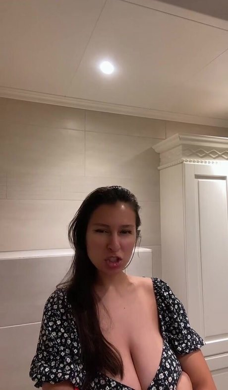 Gulia modèles nus galerie