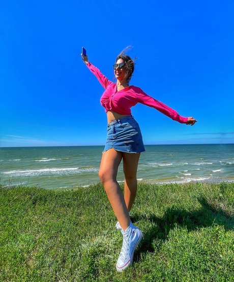 Gulia étoile nue des photos