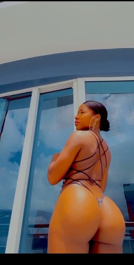 Ninarari modèle artistique image