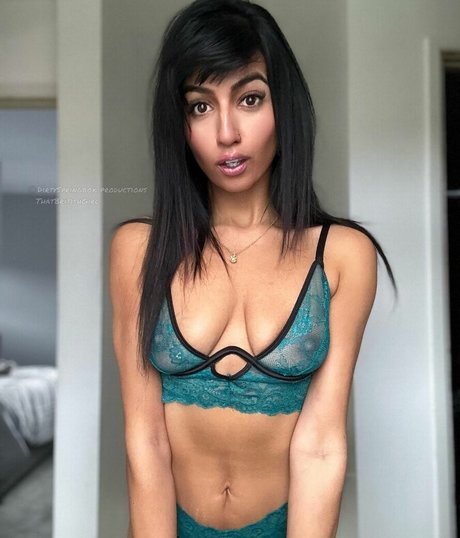 Aaliyah Yasin haut étoile photos