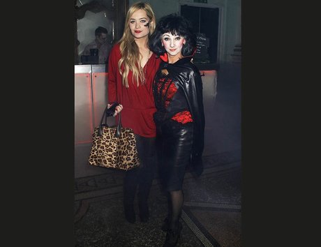 Debbie McGee haut modèle des photos