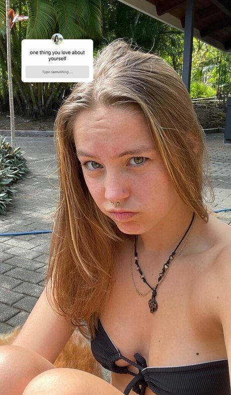 Peyton Coffee star exclusive photo