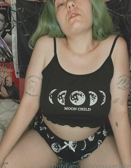 milf aux cheveux noirs onlyfans nu de haute qualité archive