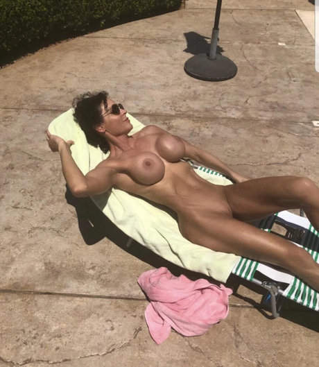 adorer onlyfans nu galerie