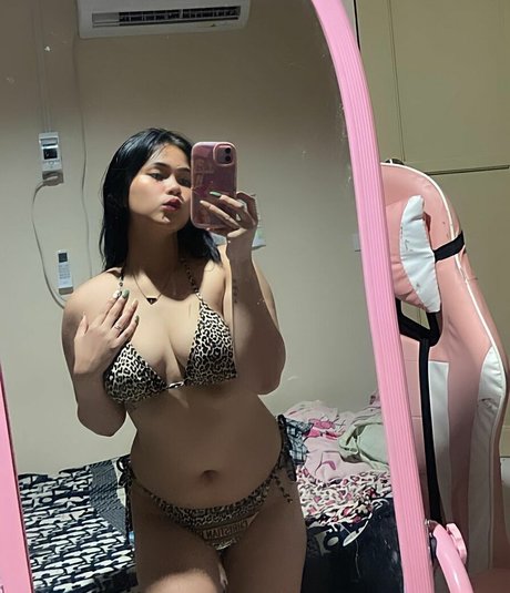 Emie Jean Ubanan nus étoiles galerie