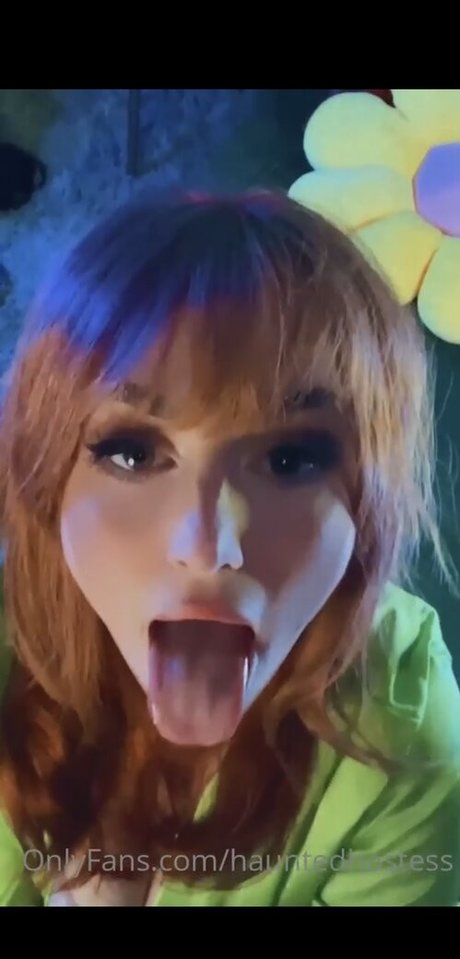 Haunted Hostess beau modèle galeries