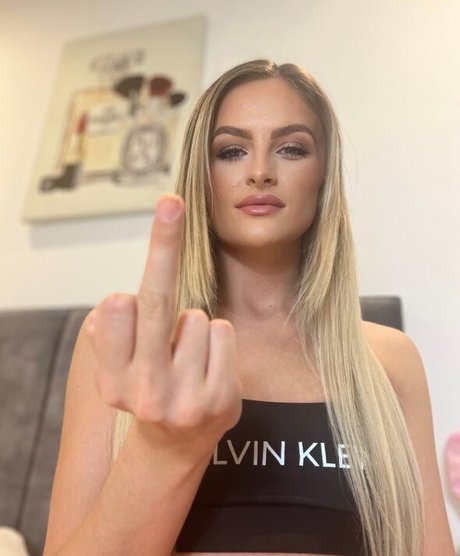 Goddess Leona star du porno gratuit image