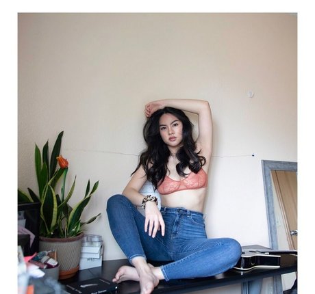 Nina Valencia modèle meilleur des photos