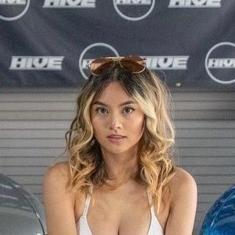 Nina Valencia modèle chaud photo